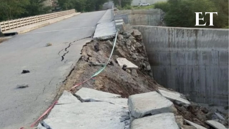 Jinnah Square in Islamabad Collapses After Heavy Rain